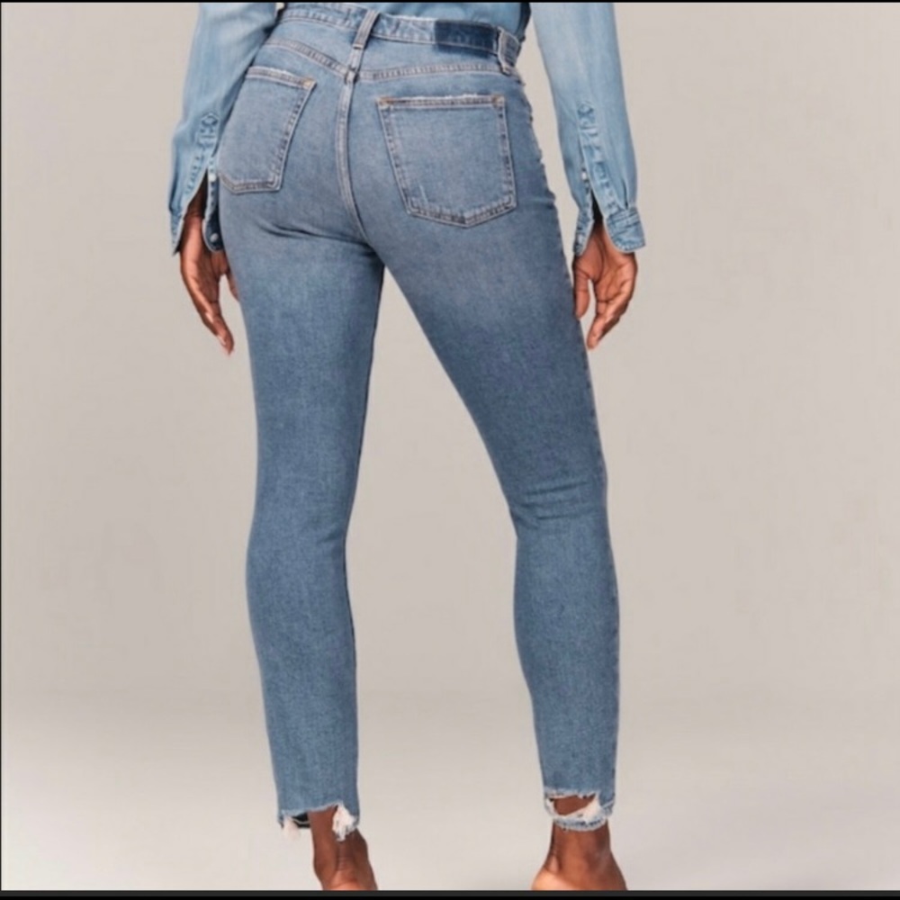 Abercrombie popular high rise curve love jeans😊